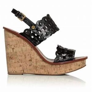 Tory burch black patent laser cut wedge platform sandals 6 1/2 m